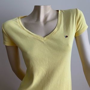 🦋✨ 2/15$ TOPS ✨🦋 
Light yellow Tommy Hilfiger v neck top